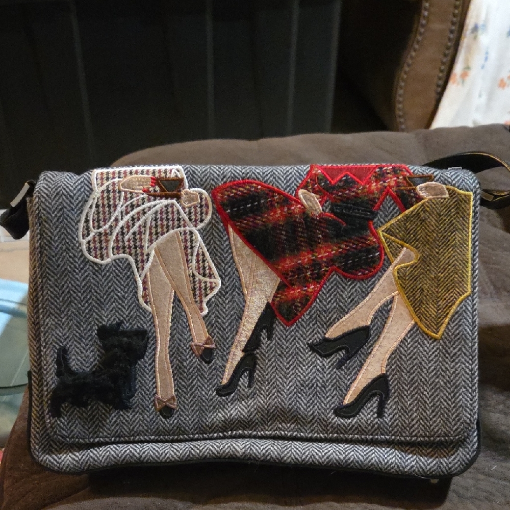 Vintage Tweed And Wool Women's Shoulder Bag with Fashionable Appliqué